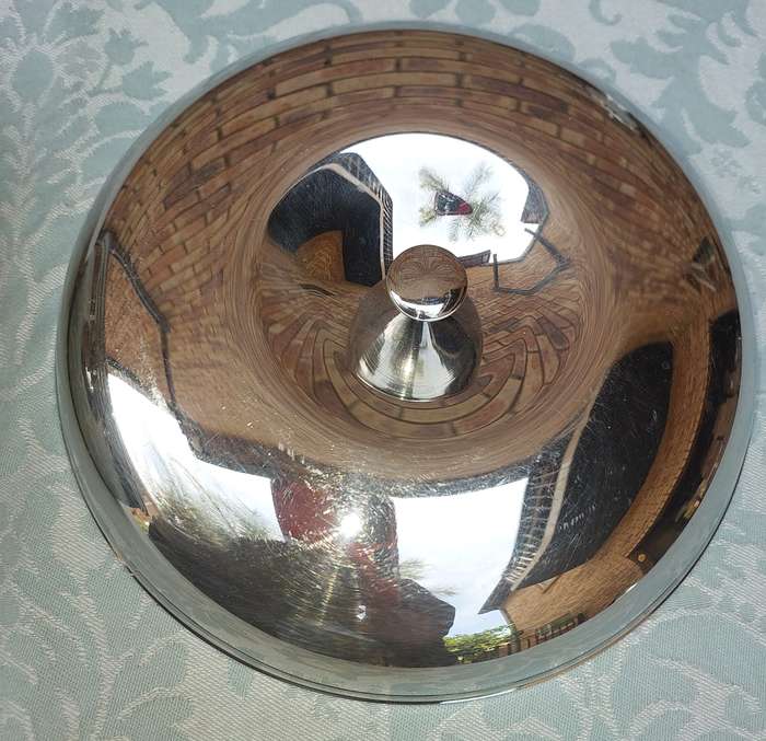 A STAINLESS STEEL SERVING CASSEROLE