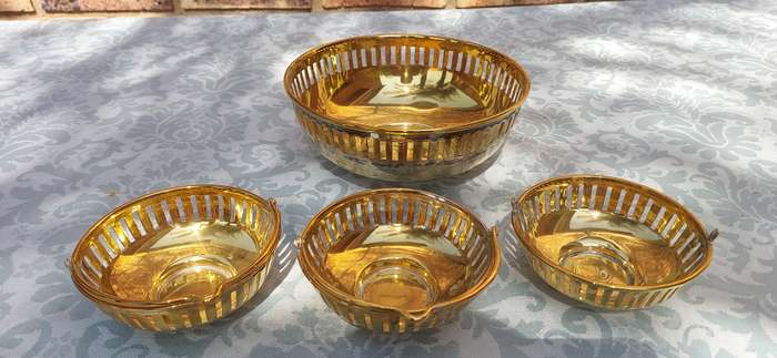 A SET OF 4 SWEAT SERVING BASKETS