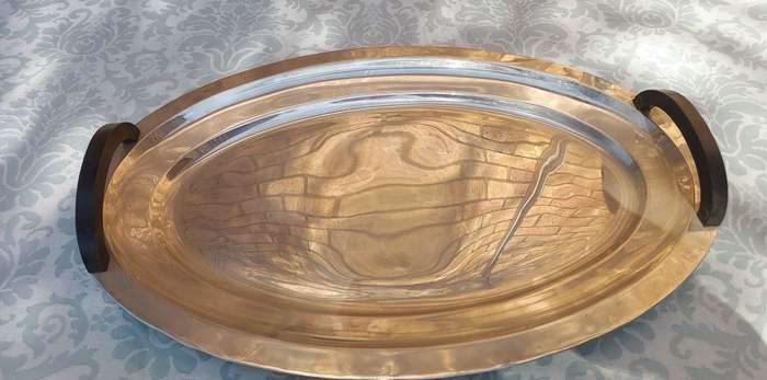 AN OVAL ELEGANT STAINLESS STEEL SERVING TRAY WITH WOODEN HANDLES