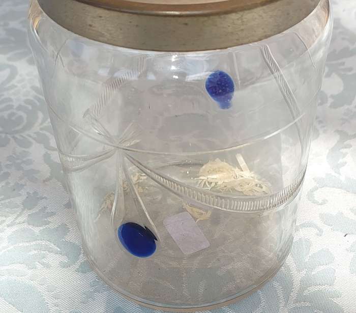 A VINTAGE CUT GLASS ICE BUCKET WITH A SILVER PLATED LID AND HANDLE