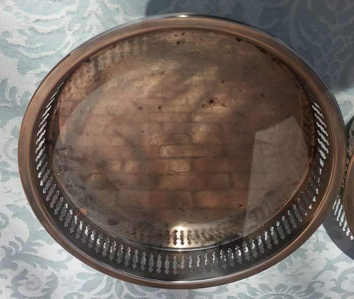 A VINTAGE PAIR OF GALLERY TRAYS