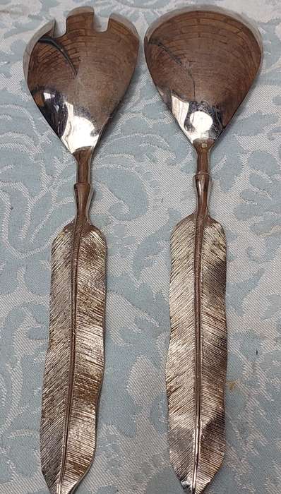 AN ART DECOR STAINLESS STEEL SET SALAD LADEL