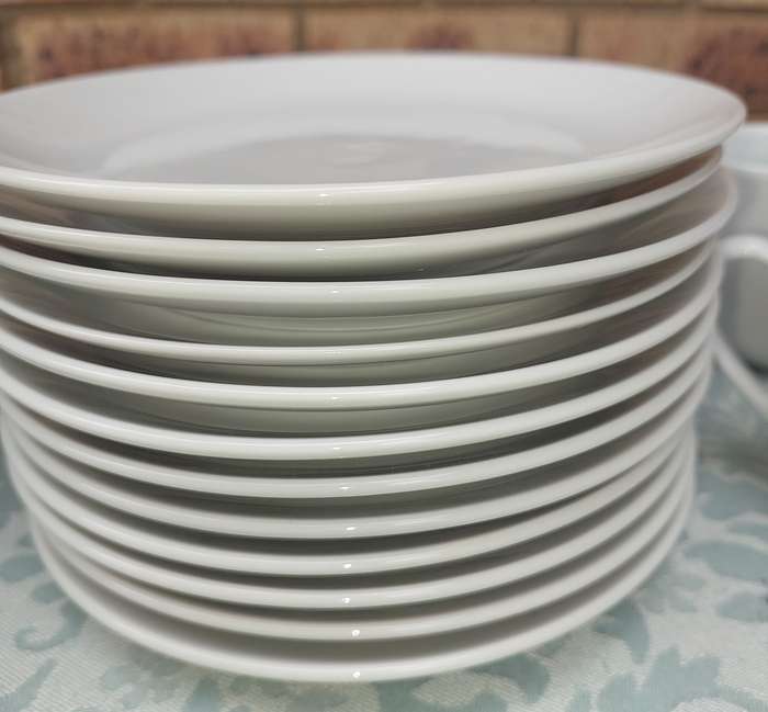 A 36-PIECE FINE PORCELAIN CASUAL CONCEPTS TEA SET