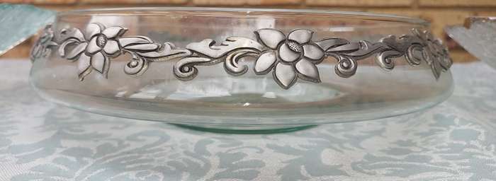 A COLLECTION OF ART DECOR GLASS SERVING PLATTERS