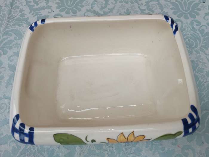A VINTAGE HAND PAINTED RECTANGULAR POTTERY SERVING BOWL