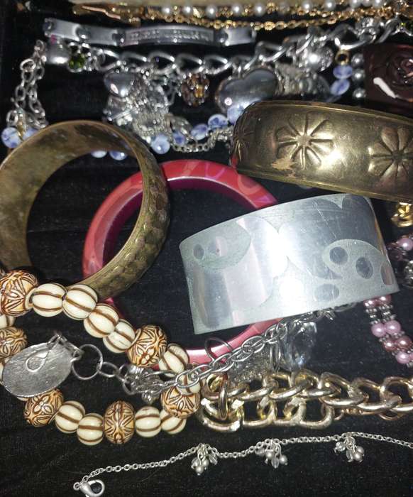 A VINTAGE JOBLOT BRACELETS AND BANGLES SOLD AS IS