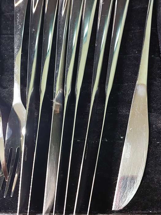 AN 18 PIECE @HOME STAINLESS STEEL CUTLERY SET SOLD AS IS