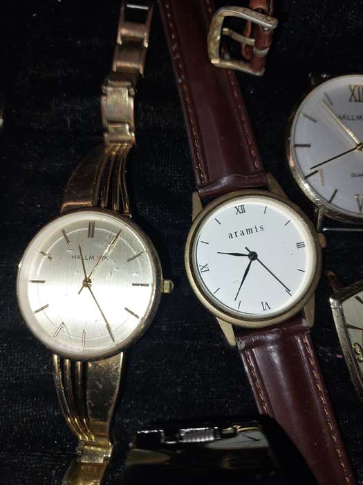 A USED JOBLOT QUARTZ WATCHES SOLD AS IS NOT TESTED