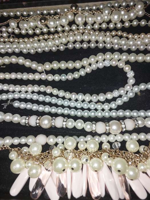 A COLLECTION OF COSTUME PEARL NECKLACES SOLD AS IS SIMULATED PEARLS