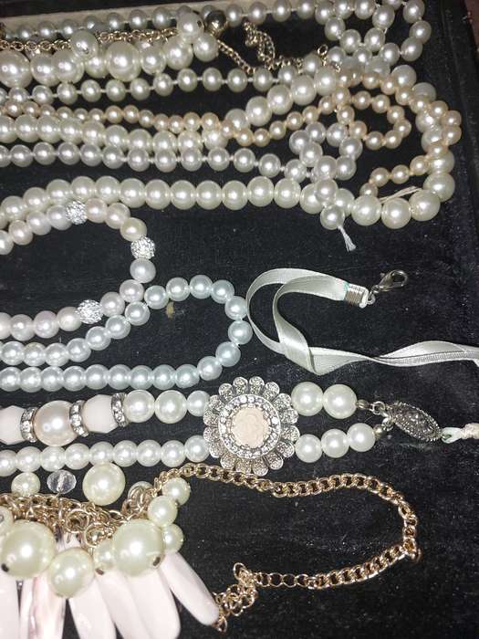 A COLLECTION OF COSTUME PEARL NECKLACES SOLD AS IS SIMULATED PEARLS