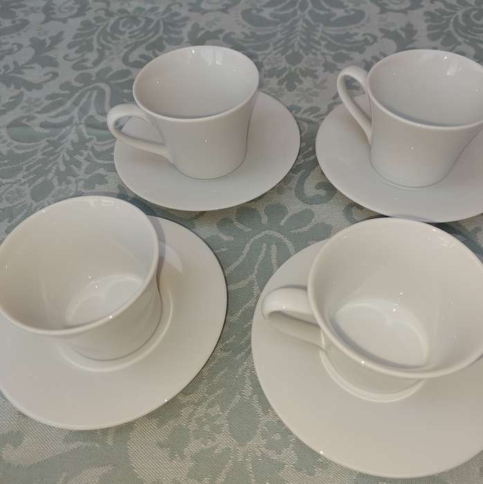 A VINTAGE SET OF 12 TEACUPS AND SAUCERS