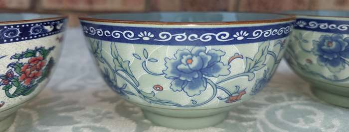 A COLLECTION OF 3 VINTAGE CHINESE EATING BOWLS