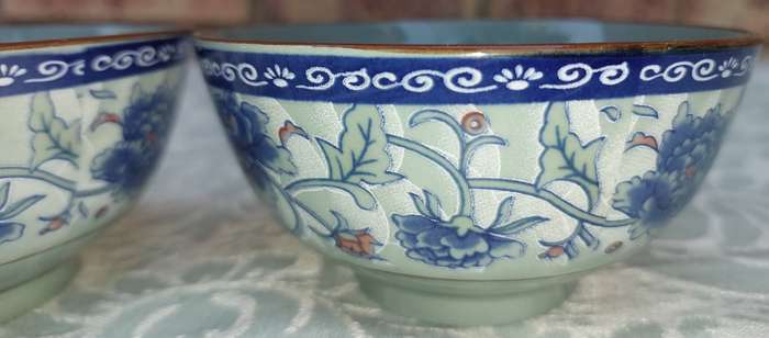 A COLLECTION OF 3 VINTAGE CHINESE EATING BOWLS