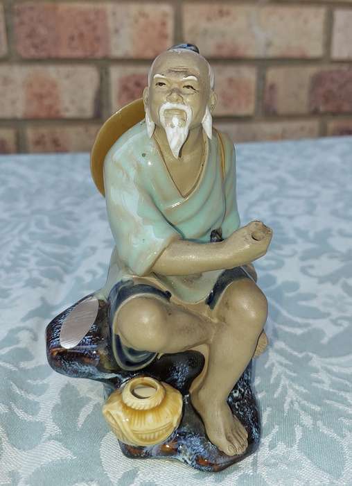 A VINTAGE CHINESE PORCELAIN POTTERY OLD FISHERMAN