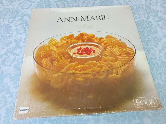 A BODA ANNE MARIE HAND-MADE IN BODA SWEDEN GLASS PLATTER