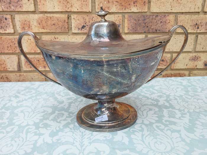 AN ANTIQUE ROMAN STYLE TUREEN WITH A LID SILVERPLATED SOLD AS IS