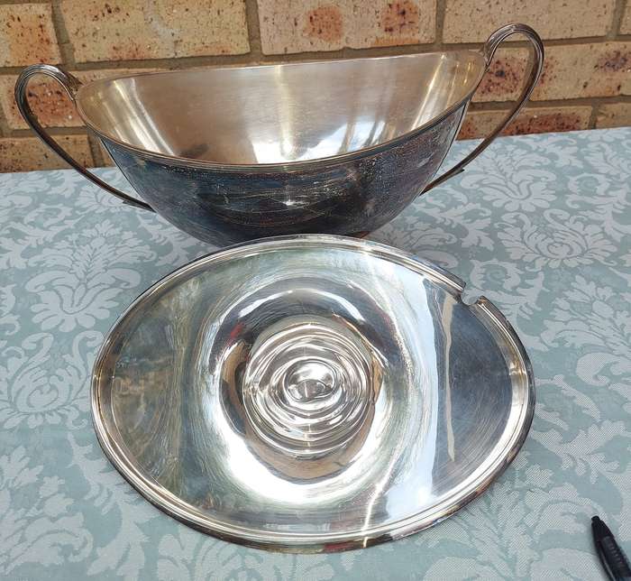 AN ANTIQUE ROMAN STYLE TUREEN WITH A LID SILVERPLATED SOLD AS IS