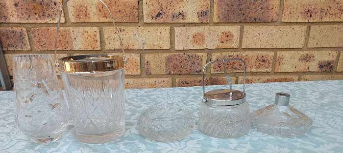 A JOBLOT GLASS UNTENSILS SOLD AS IS