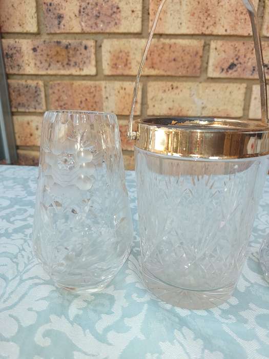 A JOBLOT GLASS UNTENSILS SOLD AS IS