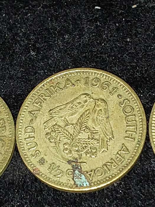A COLLECTION OF VINTAGE AND ANTIQUE SOUTH AFRICAN COINS SOLD AS IS