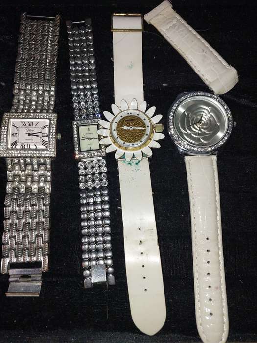 A VINTAGE COLLECTION WOMANS WATCHES SOLD AS IS NOT TESTED