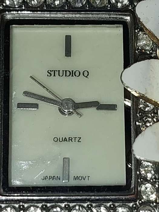 A VINTAGE COLLECTION WOMANS WATCHES SOLD AS IS NOT TESTED