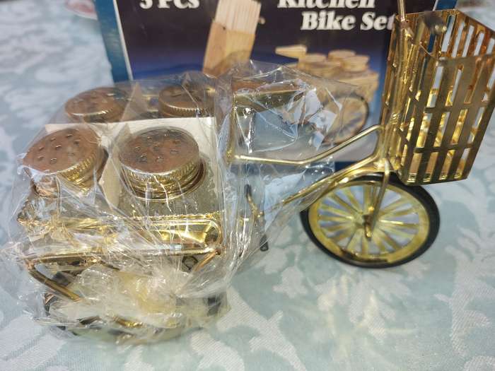 Vintage Bicycle Salt and Pepper Shakers, 3 Piece Kitchen Bike Set, Bike Shape Salt Shakers, Retro B