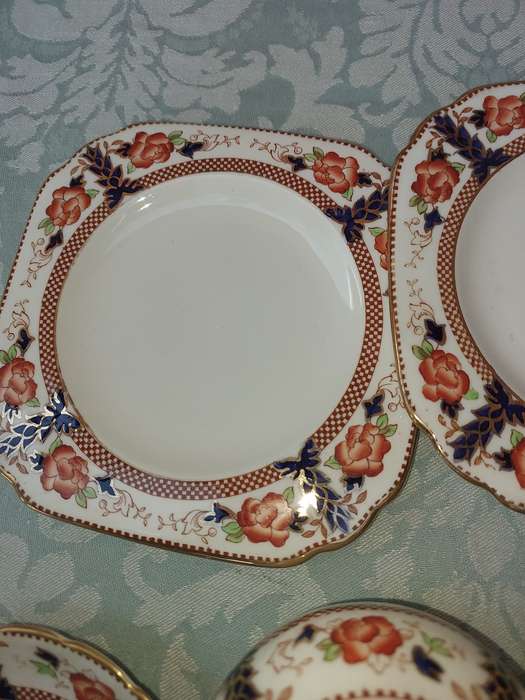 A VINTAGE PLANT TUSCUN SERVING WARE SOLD AS IS R1450