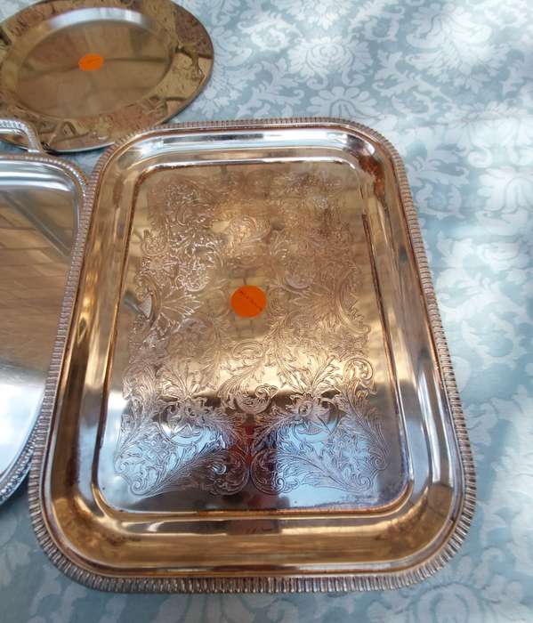 A COLLECTION OF SERVING TRAYS SILVER PLATED AND STAINLESS STEEL SOLD AS IS R450