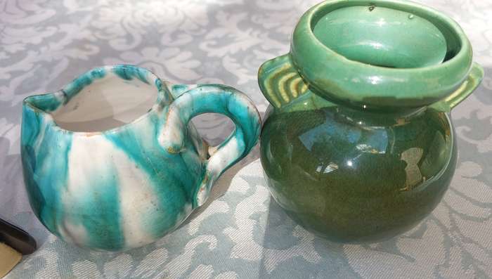 A JOBLOT VINTAGE DECORATIVE CROCKERY SOLD AS IS R250