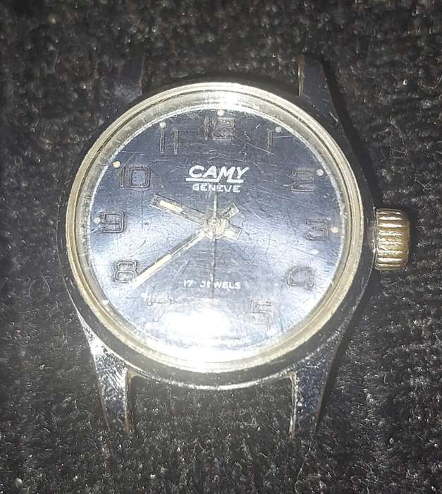 A VINTAGE CAMY 17 JEWELS SWISS MADE SERIAL NUMBER 1201 WORKING, WITH OUT A STRAP AND HAS SOME SCRATC