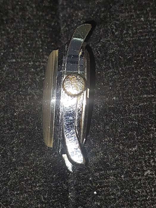 A VINTAGE CAMY 17 JEWELS SWISS MADE SERIAL NUMBER 1201 WORKING, WITH OUT A STRAP AND HAS SOME SCRATC