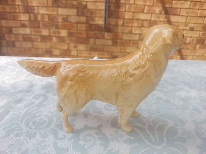 TWO VINTAGE HIGLY COLLECTABLE GOLDEN RETRIEVERS