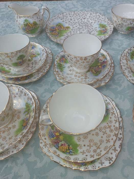 A VINTAGE BONE CHINA AI COLCLOUGH MADE IN ENLAND