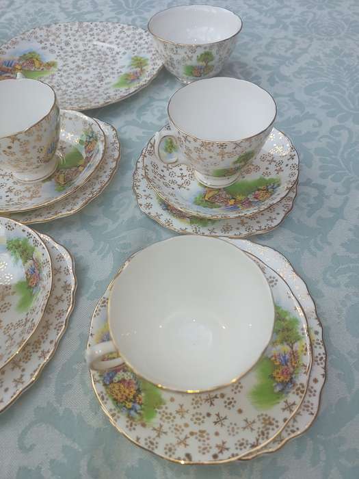 A VINTAGE BONE CHINA AI COLCLOUGH MADE IN ENLAND