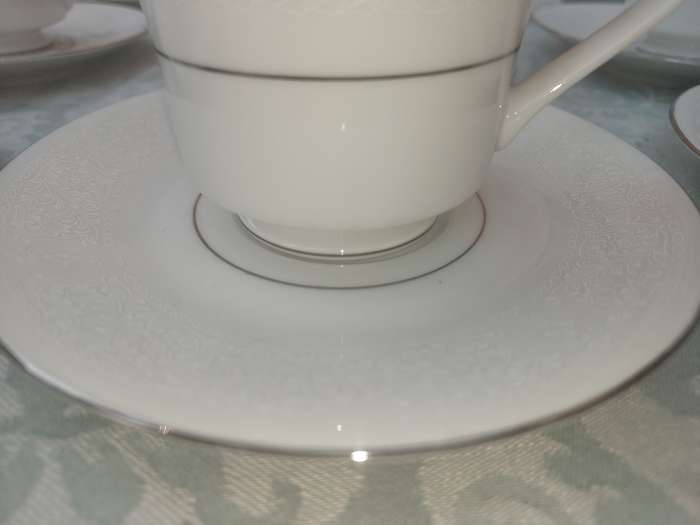 A SILVER LACE FINE CHINA JAPAN  17 PIECE TEASET SOLD AS