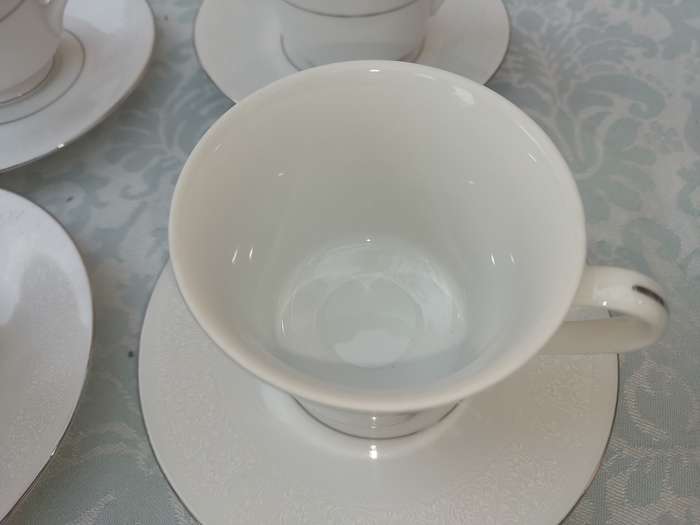 A SILVER LACE FINE CHINA JAPAN  17 PIECE TEASET SOLD AS