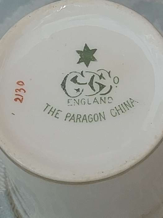 A SET OF 3 VINTAGE THE PARAGON  CHINA MADE IN ENGLAND TEA CUP SET WTH GOLD INLAY SOLD AS IS