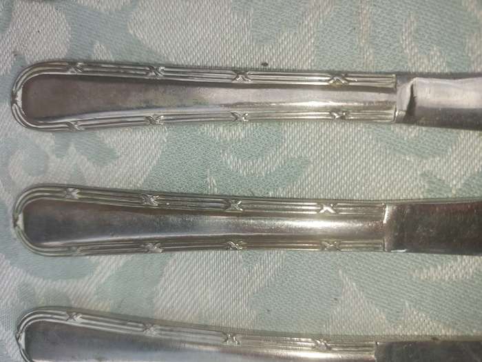 A VINTAGE SET OF NICKEL SILVER SHEFFIELD KNIVES SOLD AS IS