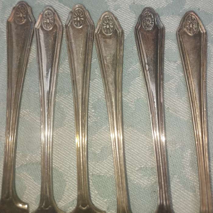 A VINTAGE SET OF 6 DESERT FORKS EPNS MADE IN ENGLAND SOLD AS IS R100