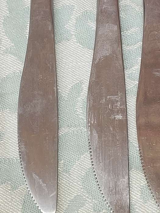 A SET OF 11 STAINLESS STEEL CUTLERY SOLD AS IS