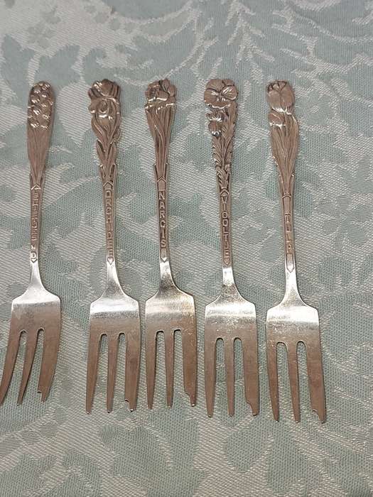 RARE Sola Zeist CakeForks. Vintage Pastry Forks 5 in total sold as is