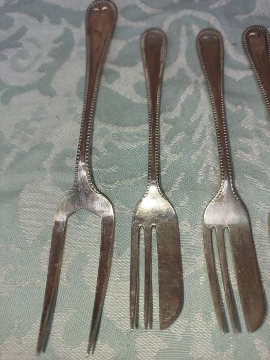 A SET OF 9 EPNS A1 COCKTAIL CUTLERY SET SOLD AS IS