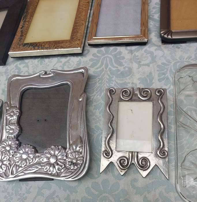 A JOBLOT PHOTO FRAMES SOLD AS IS