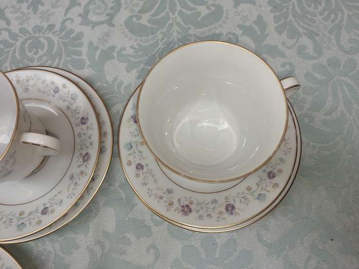 A VINTAGE CONTMPORARY FINE CHINA NORATAKE SRI LANKA LONGWOOD 2485 TEASET