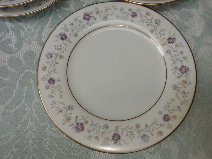 A VINTAGE CONTMPORARY FINE CHINA NORATAKE SRI LANKA LONGWOOD 2485 TEASET