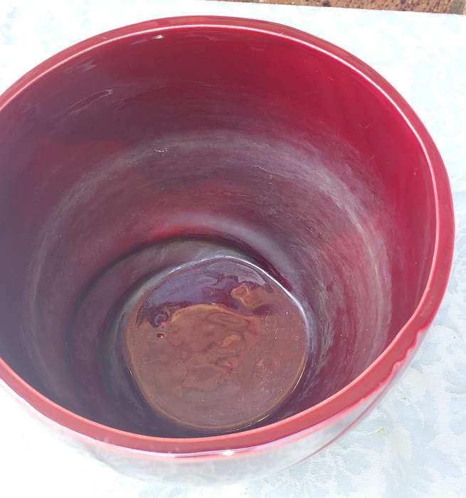 AN ART DECOR BURGUNDY COLOURED POT PLANT HOLDER SOLD AS IS