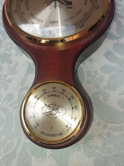 A WEATHER STATION , TEMPERATURE , HUMIDITY BAROMETER SOLD AS IS