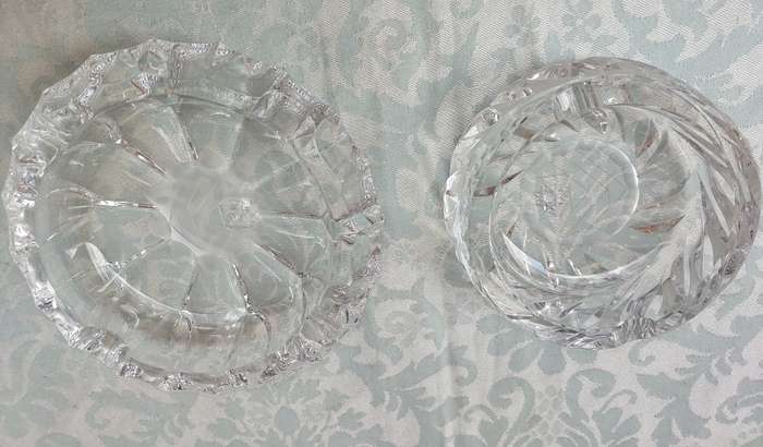 A PAIR OF GLASS ASH TRAYS SOLD AS IS