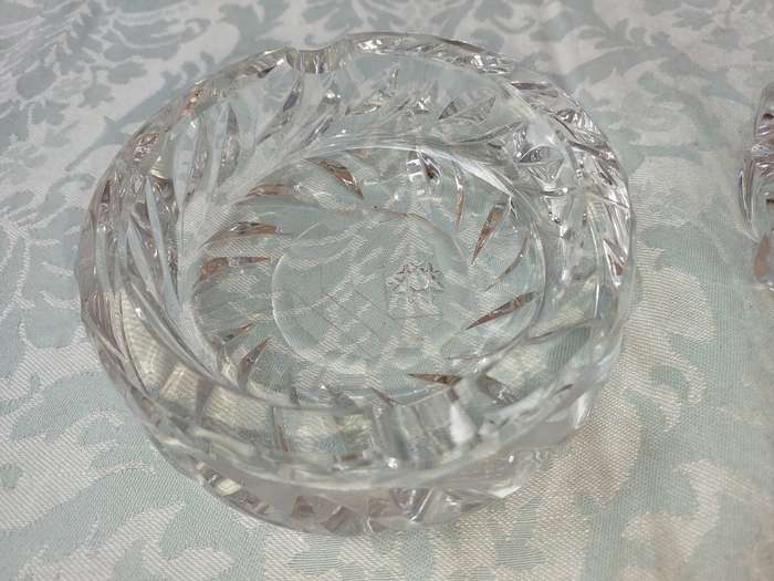 A PAIR OF GLASS ASH TRAYS SOLD AS IS